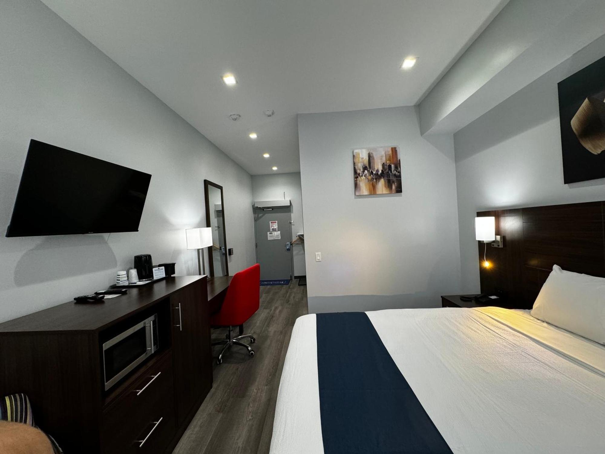 Travelodge by Wyndham Cochrane Exteriör bild