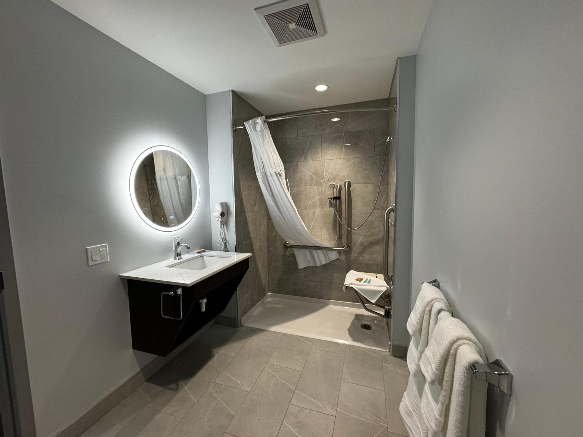 Travelodge by Wyndham Cochrane Exteriör bild
