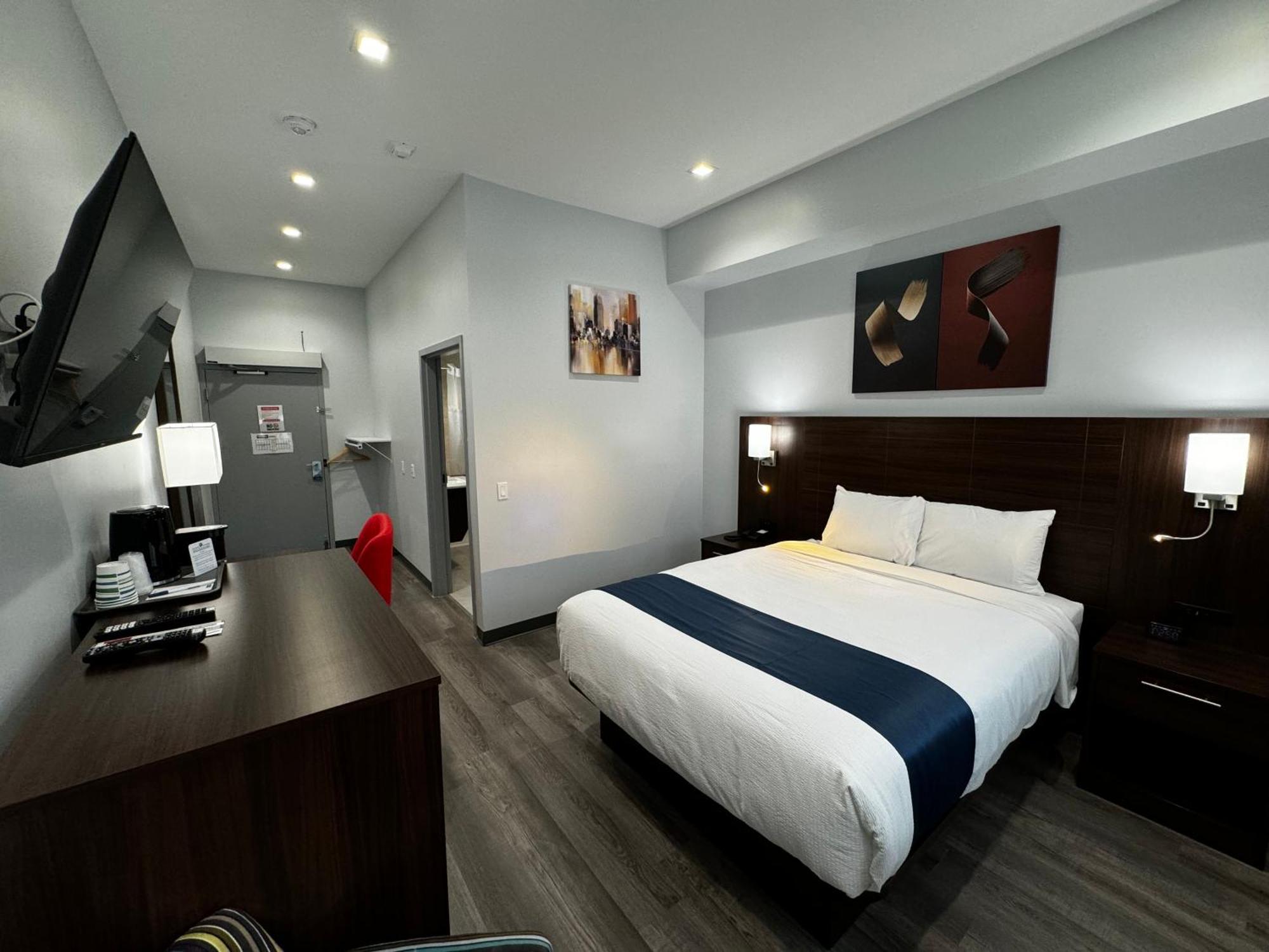 Travelodge by Wyndham Cochrane Exteriör bild