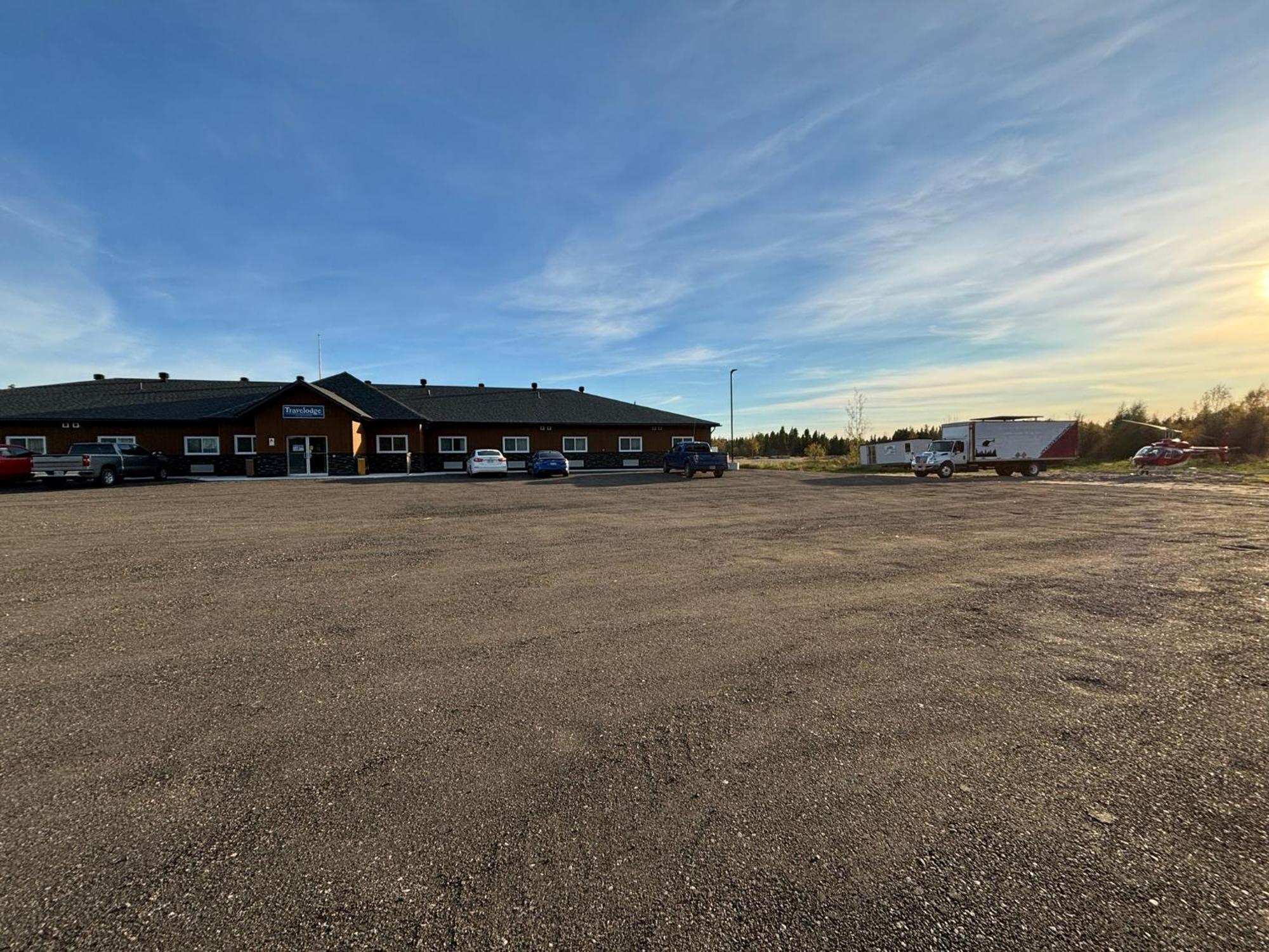 Travelodge by Wyndham Cochrane Exteriör bild