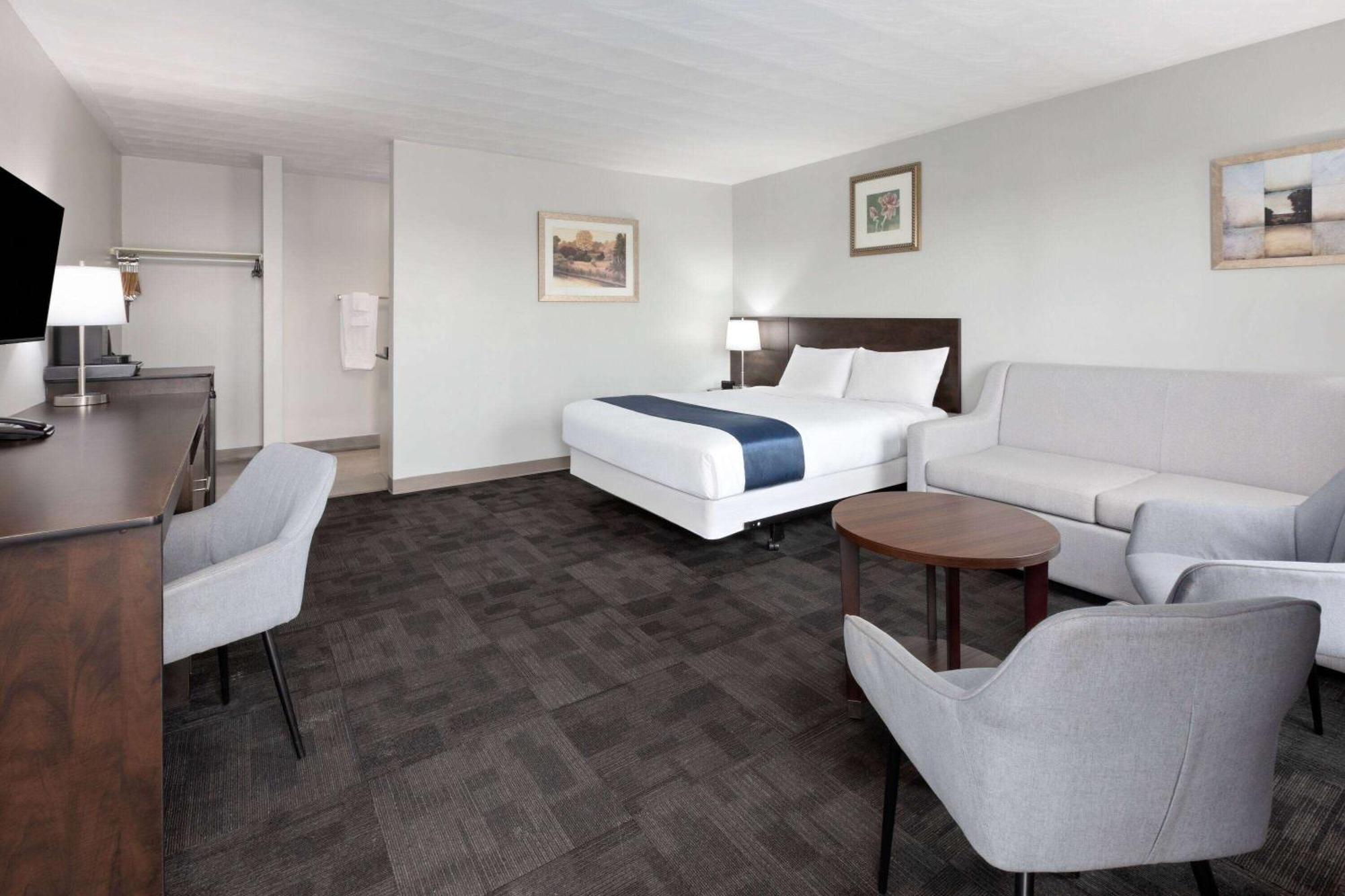 Travelodge by Wyndham Cochrane Exteriör bild