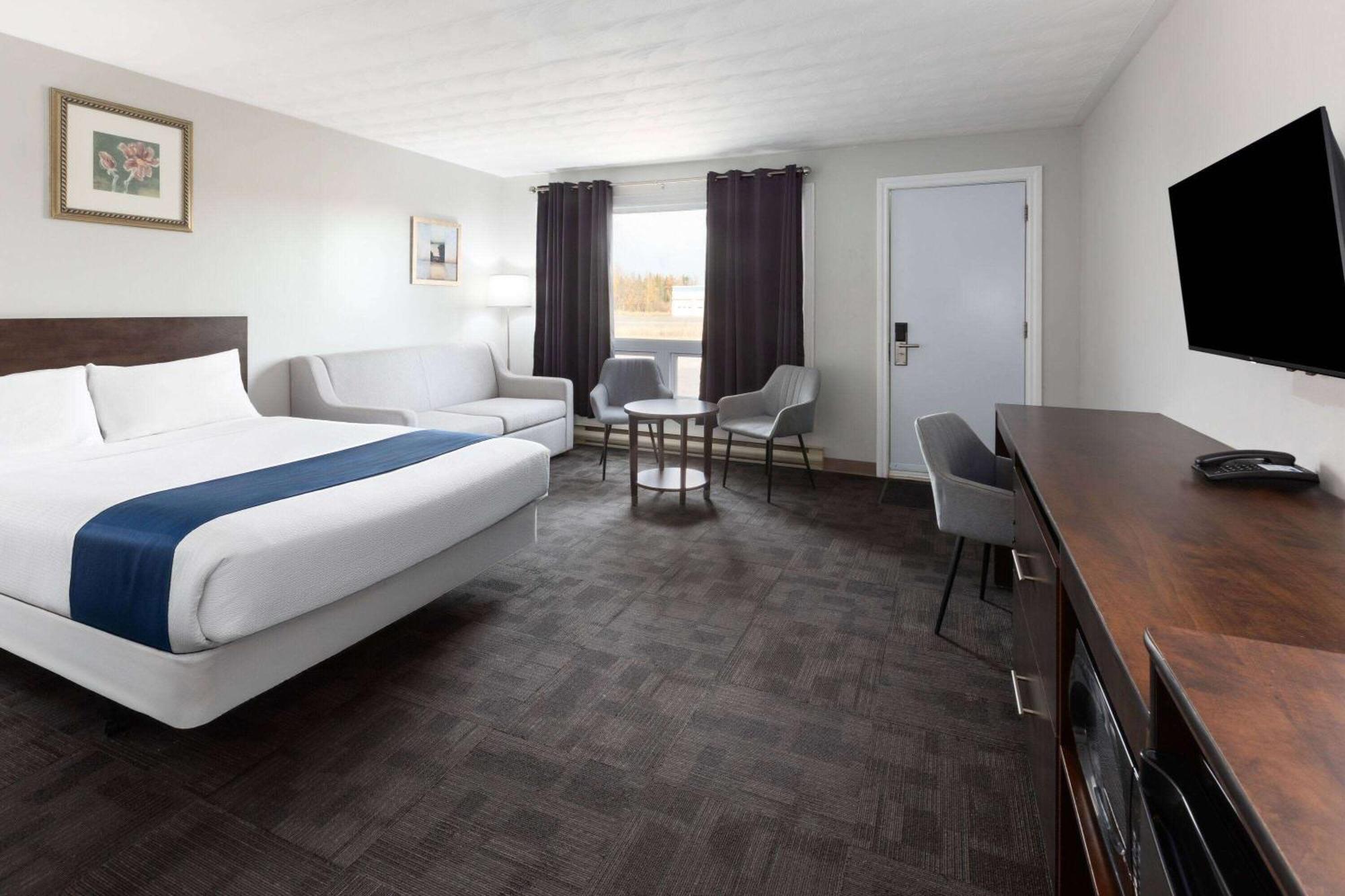 Travelodge by Wyndham Cochrane Exteriör bild